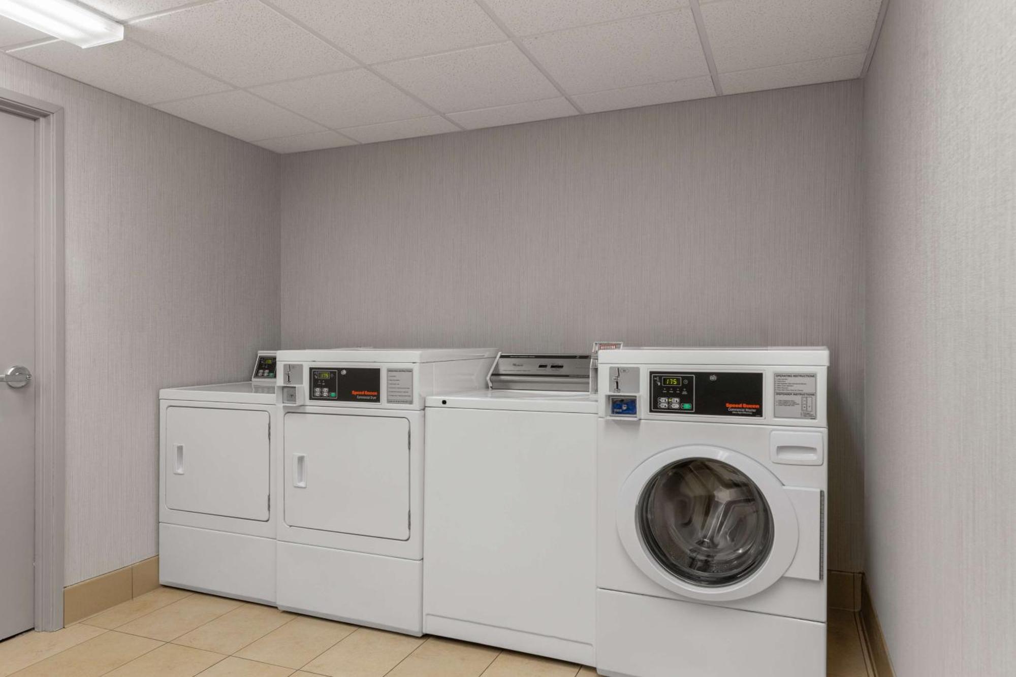 Hampton Inn & Suites Douglas Bagian luar foto